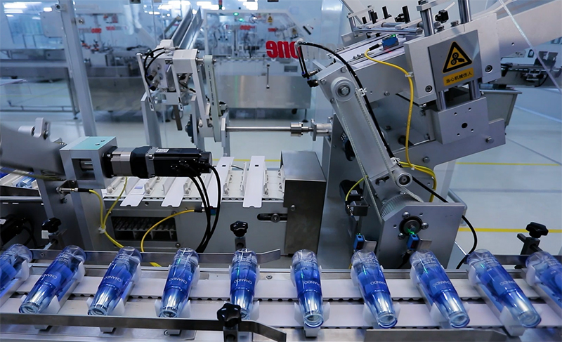 物流受阻原料瓶頸凸顯，化妝品與服裝企業迎來多重挑戰